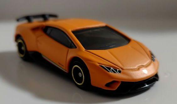 ランボルギーニ　ウルスペルフォルマンテ ミニカー ルックスマート 1/43 ランボルギーニ ウルス ペルフォマンテ