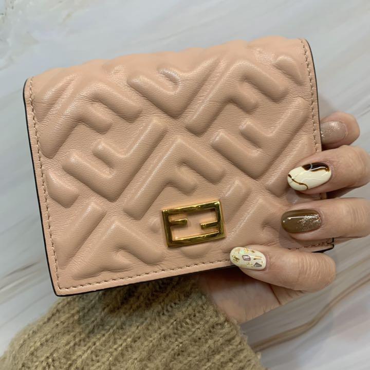 本日最終日 スモールウォレット ピンク lTFqw-m90295367842 新作 FENDI 2022在庫