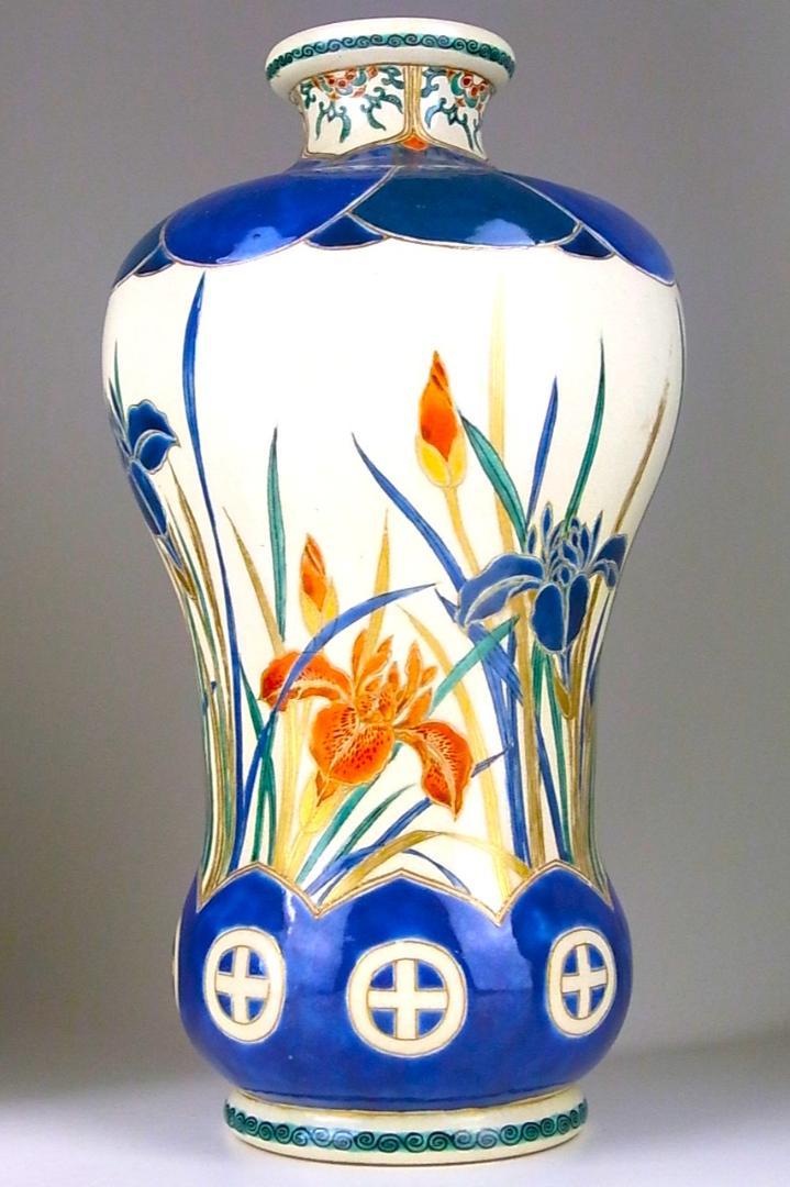 【 E221 】 超別格品　明治期本筋最高峰の献上薩摩焼　盛上げ絵付け菖蒲文花瓶