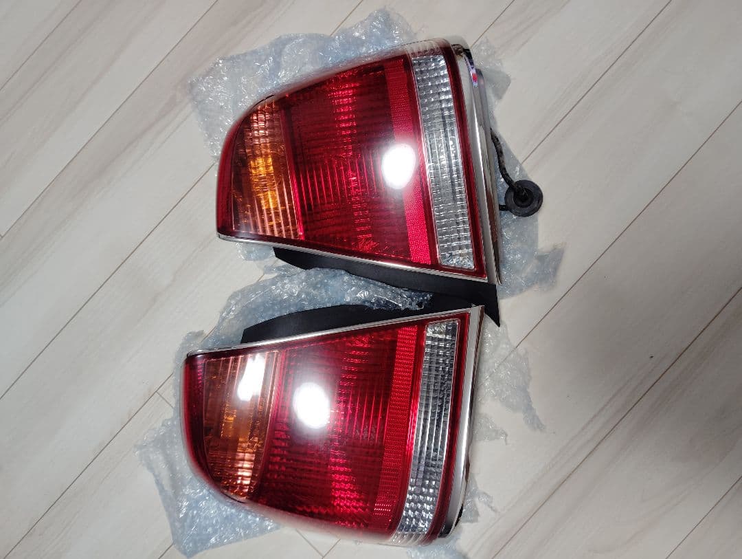 17マジェスタ 17クラウンマジェスタ 純正テールランプ 左右セット