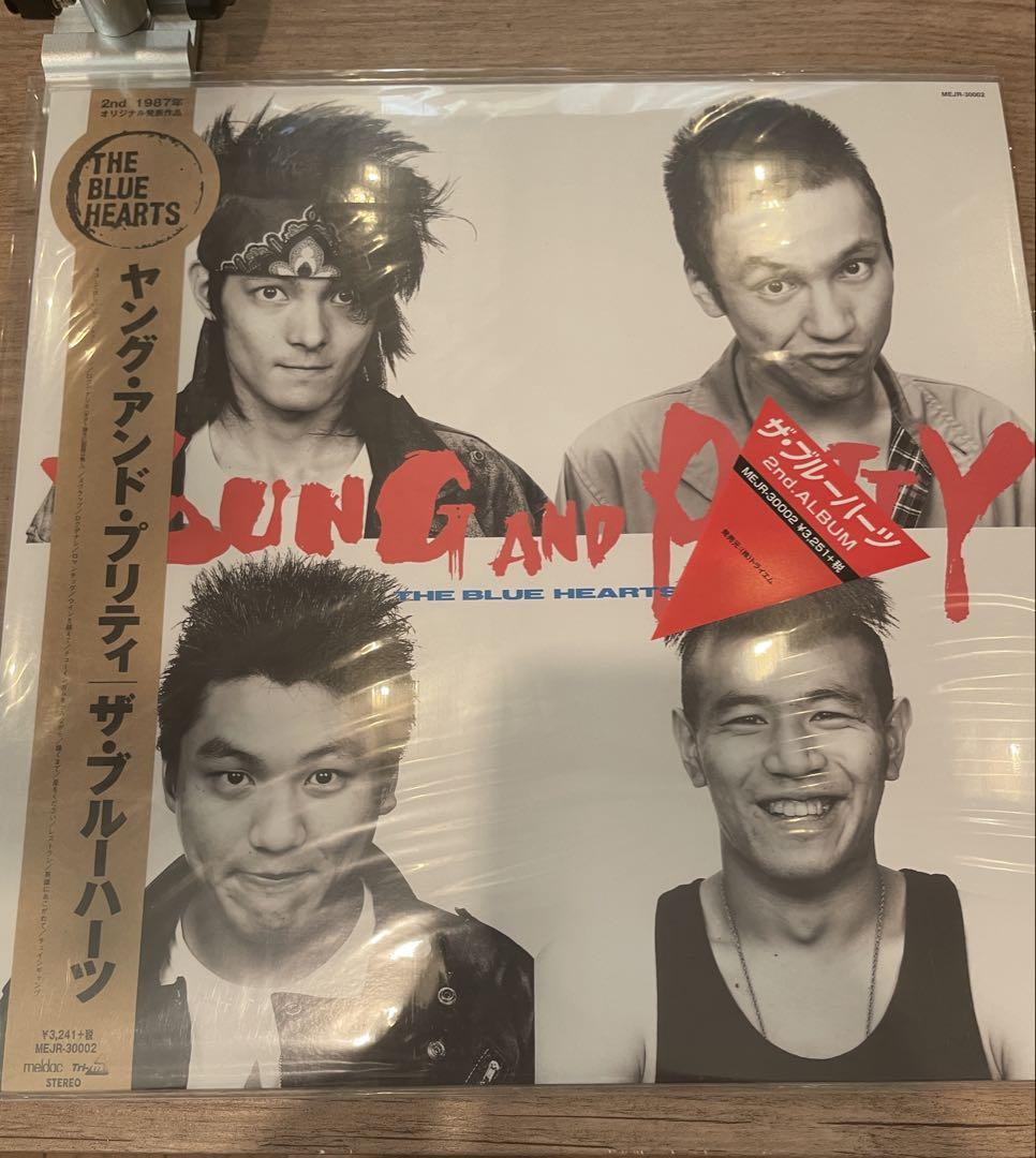 在庫処分セール 言い換え THE BLUE レコード レコード PRETTY AND YOUNG HEARTS 洋楽