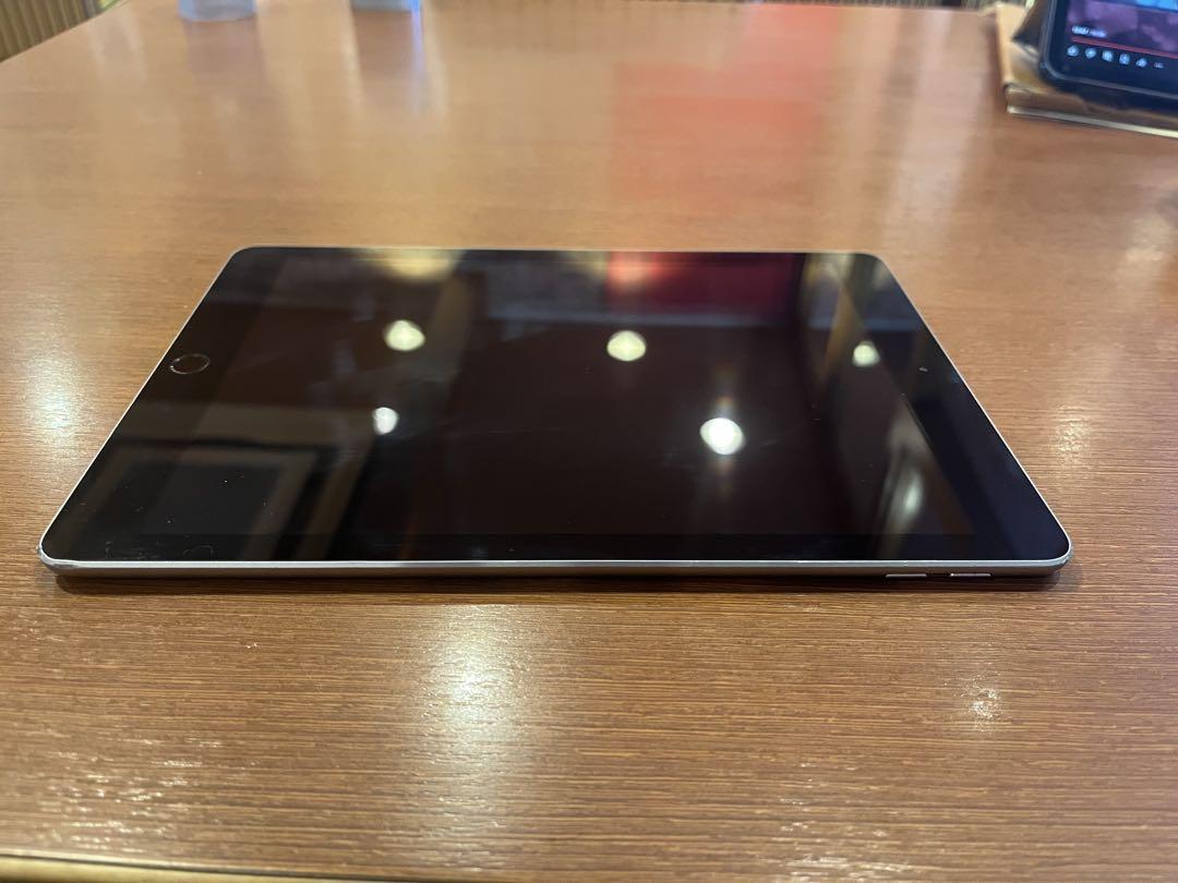 Apple iPad シルバー 本体　第6世代　Wifi 128GB 86%