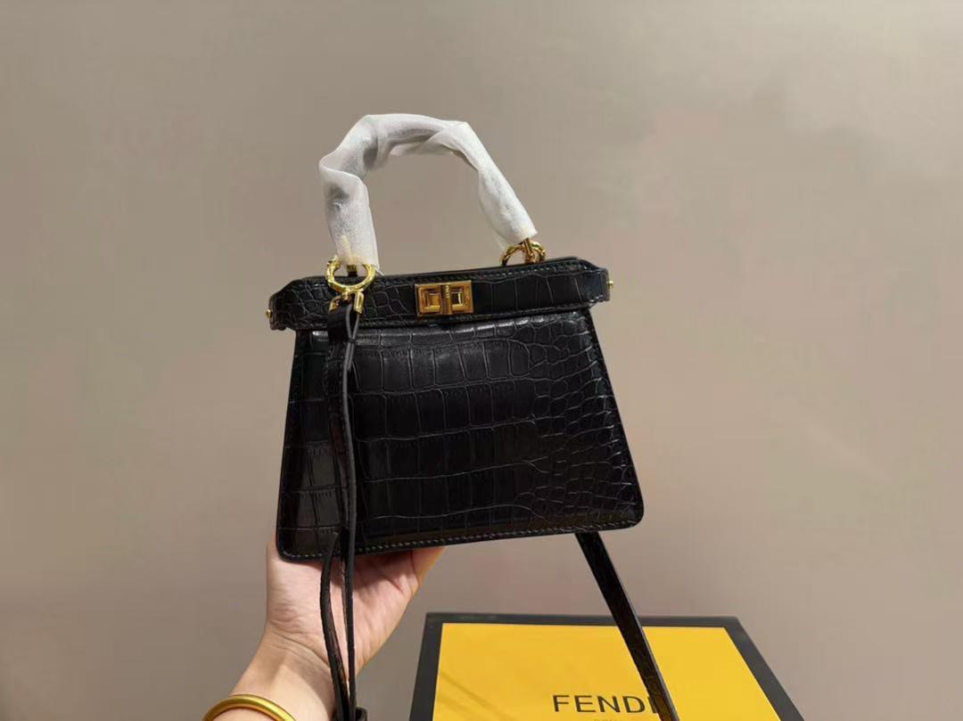 Coach ハーフムーン ボディバッグ ダークブラウン Coach ハーフムーン ボディバッグ ダークブラウン バッグ