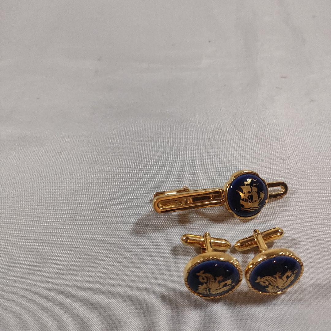 906 超美品　ロイヤルコペンハーゲン青と金のカフリンクスとタイピンセット