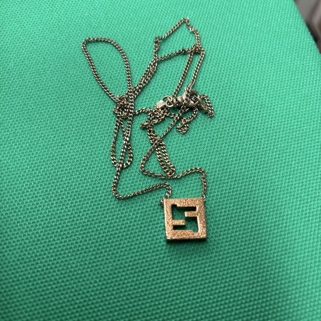 FENDI Fロゴ シルバーネックレス