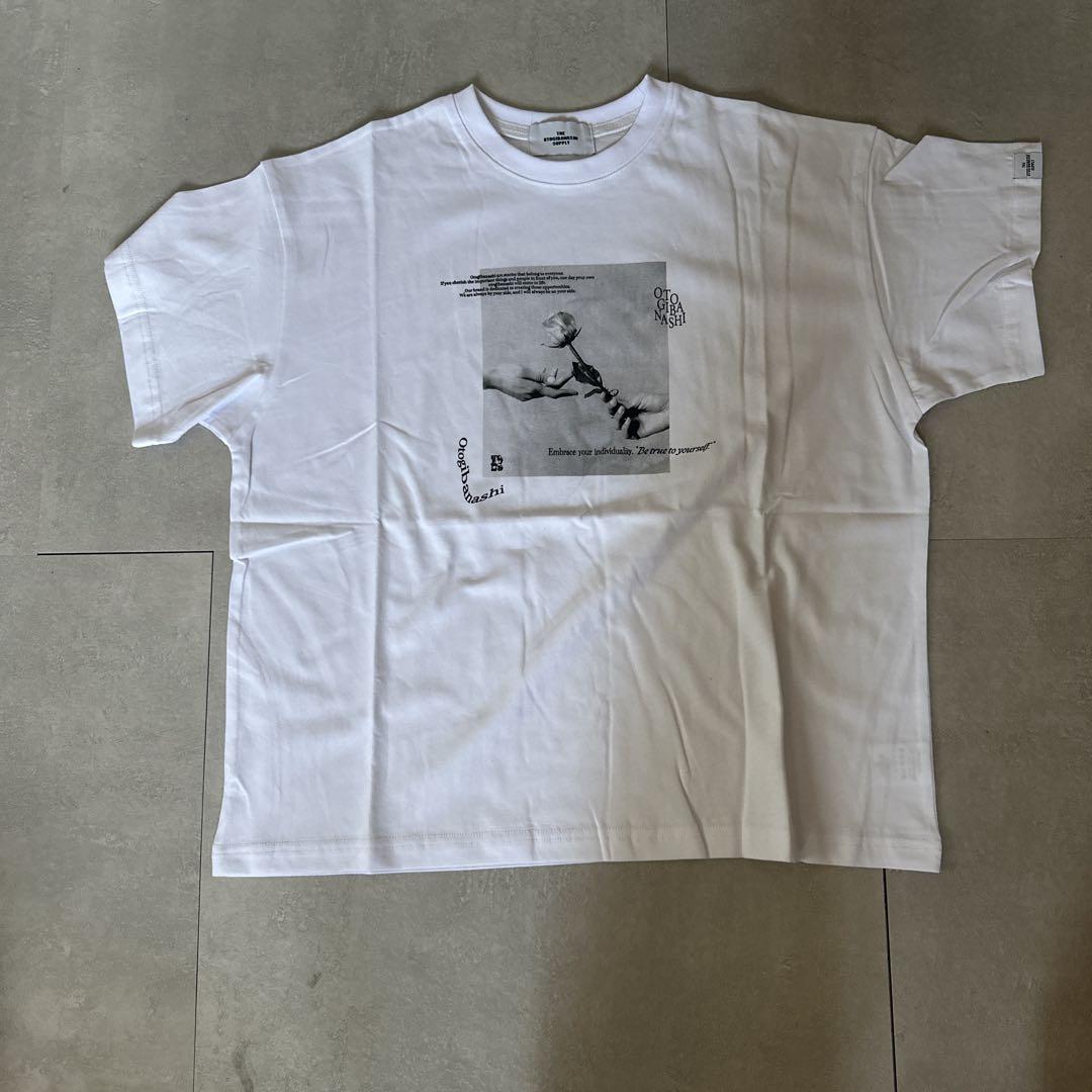 ホワイト グラフィックプリント Tシャツ - メルカリ