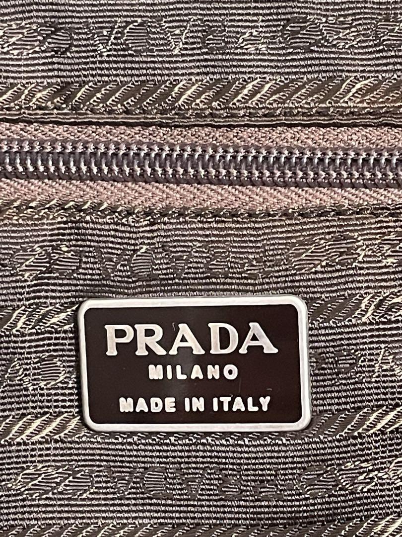 PRADA ナイロン　リュックサック　三角ロゴ　モスグリーン