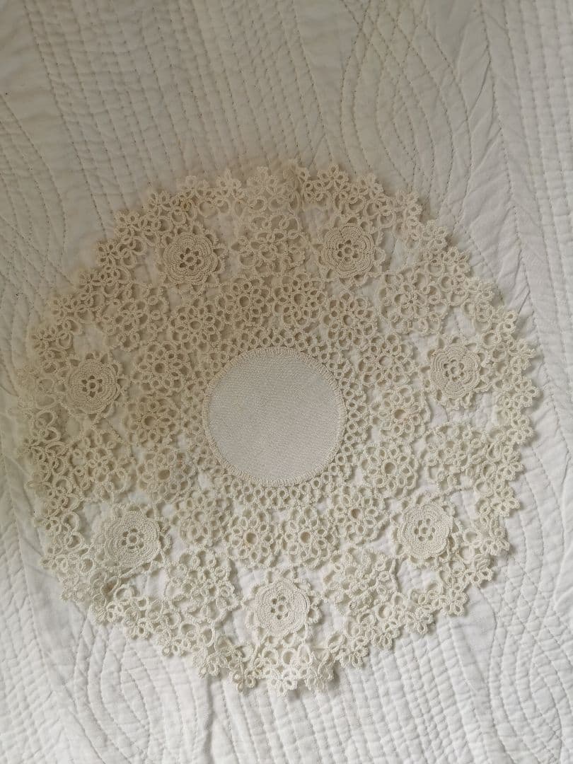 アンティークフランス アイリッシュクロシェ アイボリー花型ドイリー タティング アンティーク アイリッシュリネン クロシェ編み花モチーフ