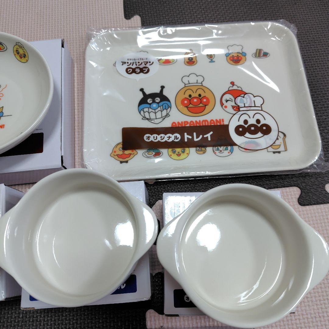 新品未使用アンパンマンクラブ食器10点セットすかいらーくガスト