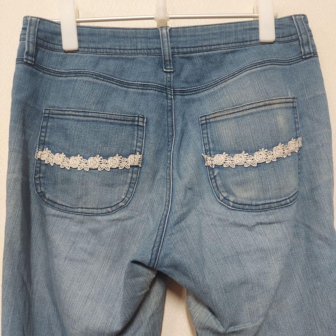 axes femme 刺繍入りライトブルークロップドデニムパンツ お花