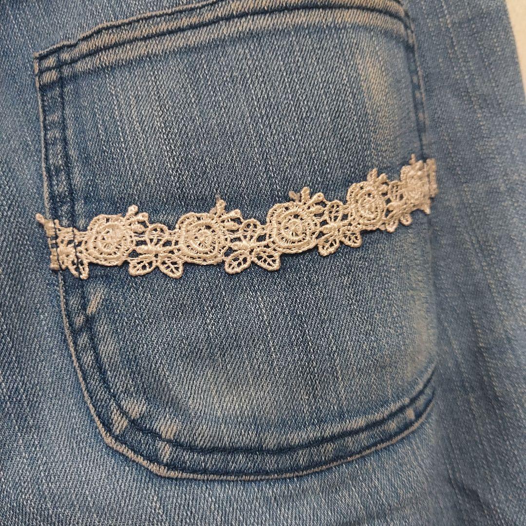 店内商品がすべてレジにて半額！！ axes femme お花 刺繍入りライトブルークロップドデニムパンツ パンツ
