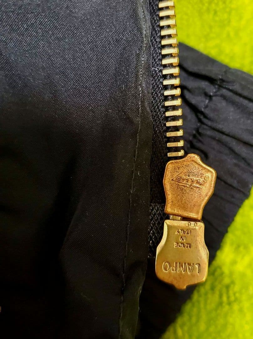 新品やで！クール！ゴールドロゴMONCLERモンクレール ジャンパー ブルゾン