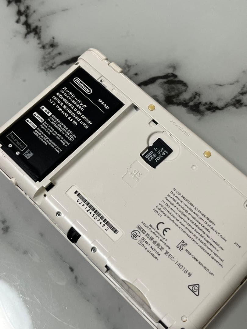 newニンテンドー3DS LL 本体 ピンク ホワイト。