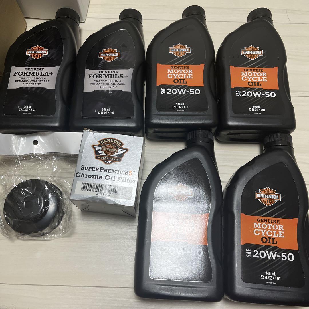 Harley-Davidson オイル 4本とミッションオイル2本フィルタ1個