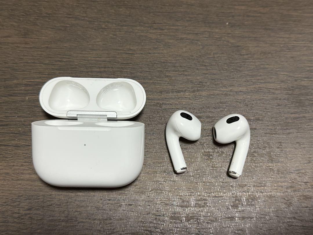 Lightning充電ケース付きAirPods（第3世代）