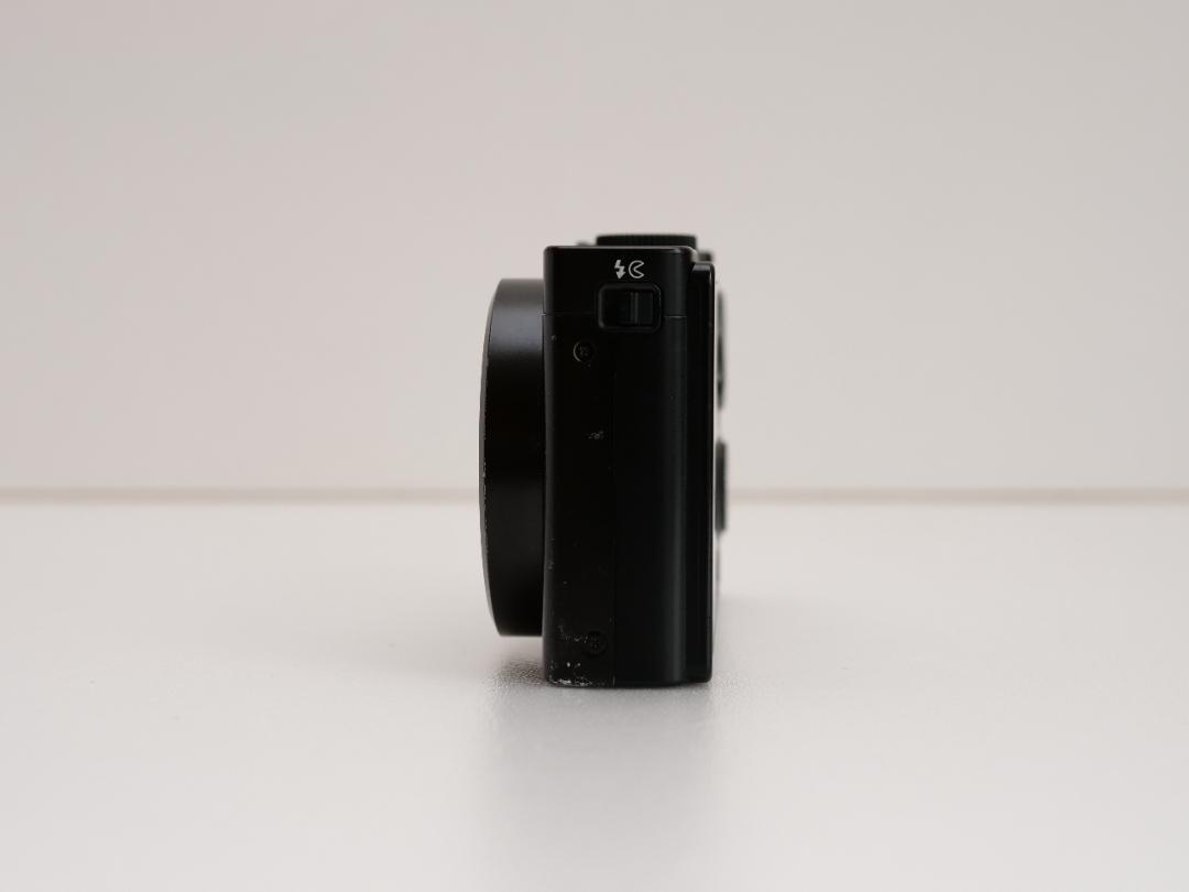 Nikon COOLPIX P300 デジタルカメラ 液晶黄変,ボタン反応弱