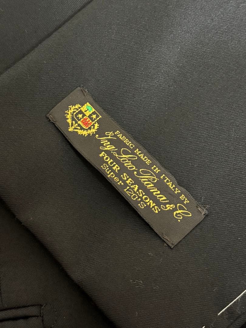 ロロピアーナ生地 ブラックソリッドスーツ