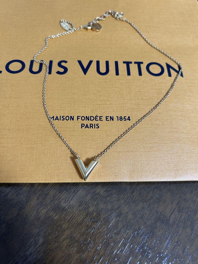 LOUIS VUITTON ゴールド V字型ネックレス - メルカリ LOUIS VUITTON ゴールド V字型ネックレス - メルカリ