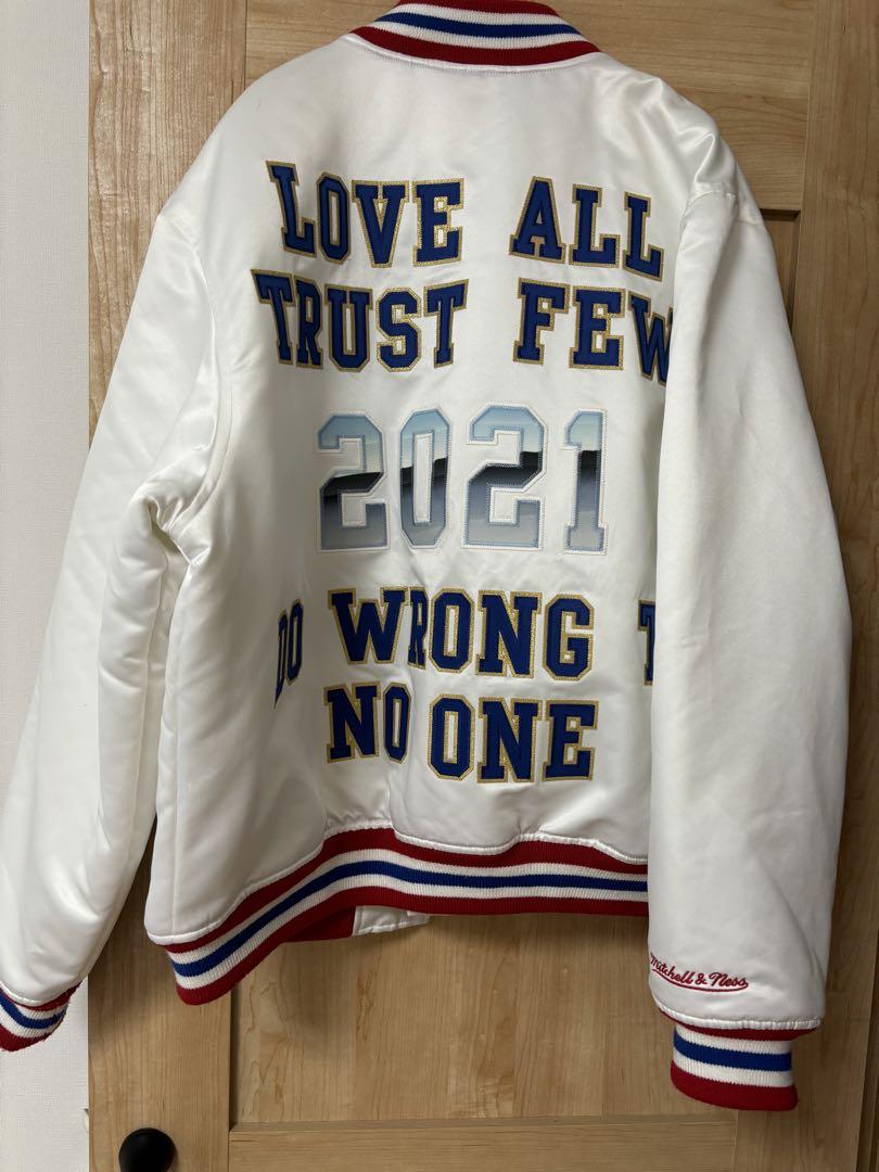話題コラボ！Supreme x Mitchell & Ness Satin Varsity Jacket