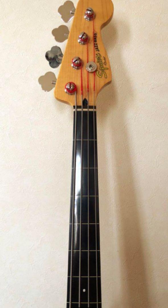 Squire フレットレスベース