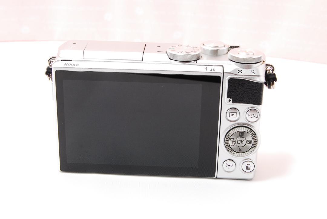 〓自撮り・スマホ転送OK♪〓ニコン J5 ミラーレス