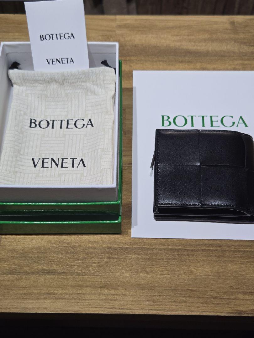 BOTTEGA VENETA 黒 二つ折りファスナー付き財布　ボッテガヴェネタ