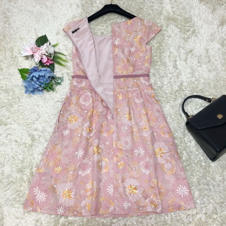 美品 TOCCA 総刺繍 花柄 リボン フレアワンピース 膝丈 ピンク 0