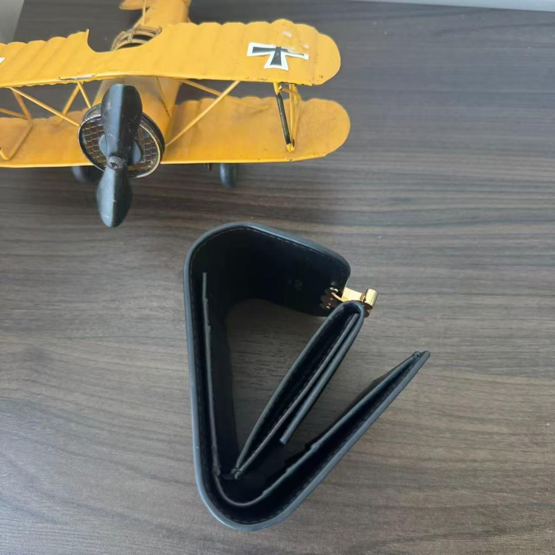 CELINE セリーヌ 折り財布 レザー ブラック コンパクト ロゴ入り