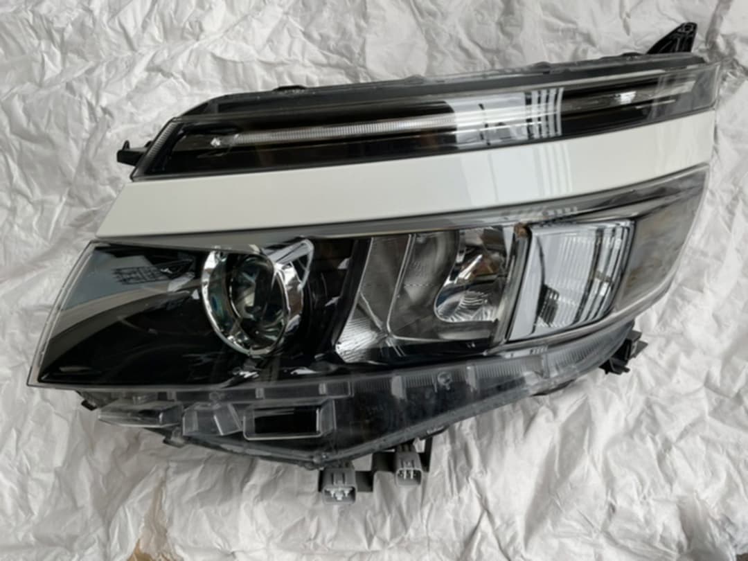 チェスターフィールド様専用☆ VOXY 左 LED ヘッドライト☆ | csm.cg