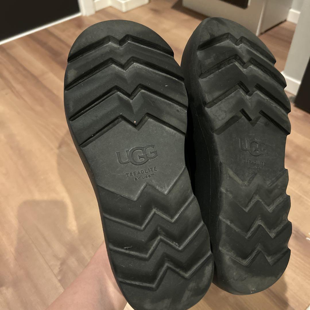 UGG ブラック プラットフォームスニーカー UGG ブラック プラットフォームスニーカー