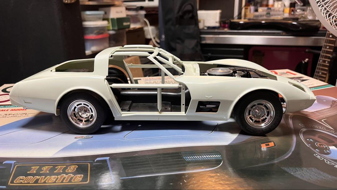 童友社1／12 シボレーコルベット・スティングレイ！残念ながら作りかけ状態 童友社1／12 シボレーコルベット・スティングレイ！残念ながら
