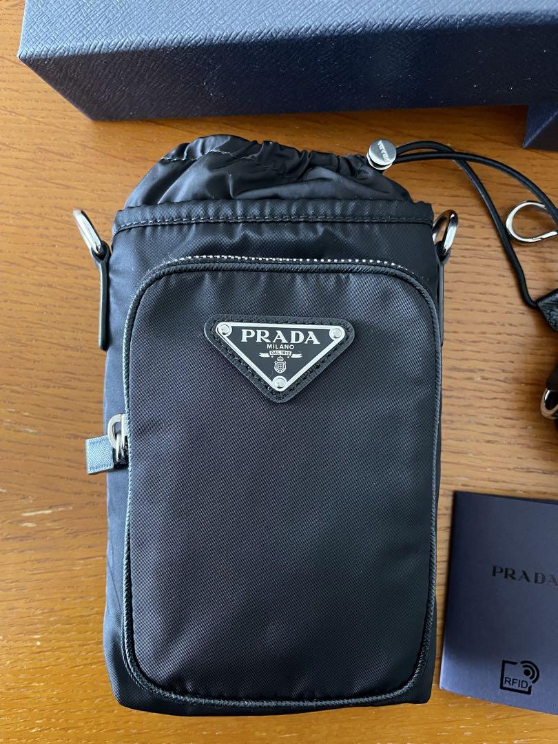 PRADA スマホショルダーバッグ ブラック