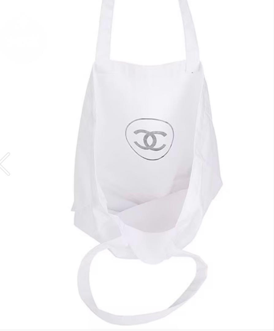 【新品】シャネル CHANEL トートバッグ ホワイト 白 ノベルティ シャネル ノベルティトートバッグ CHANEL 白 新品未使用品