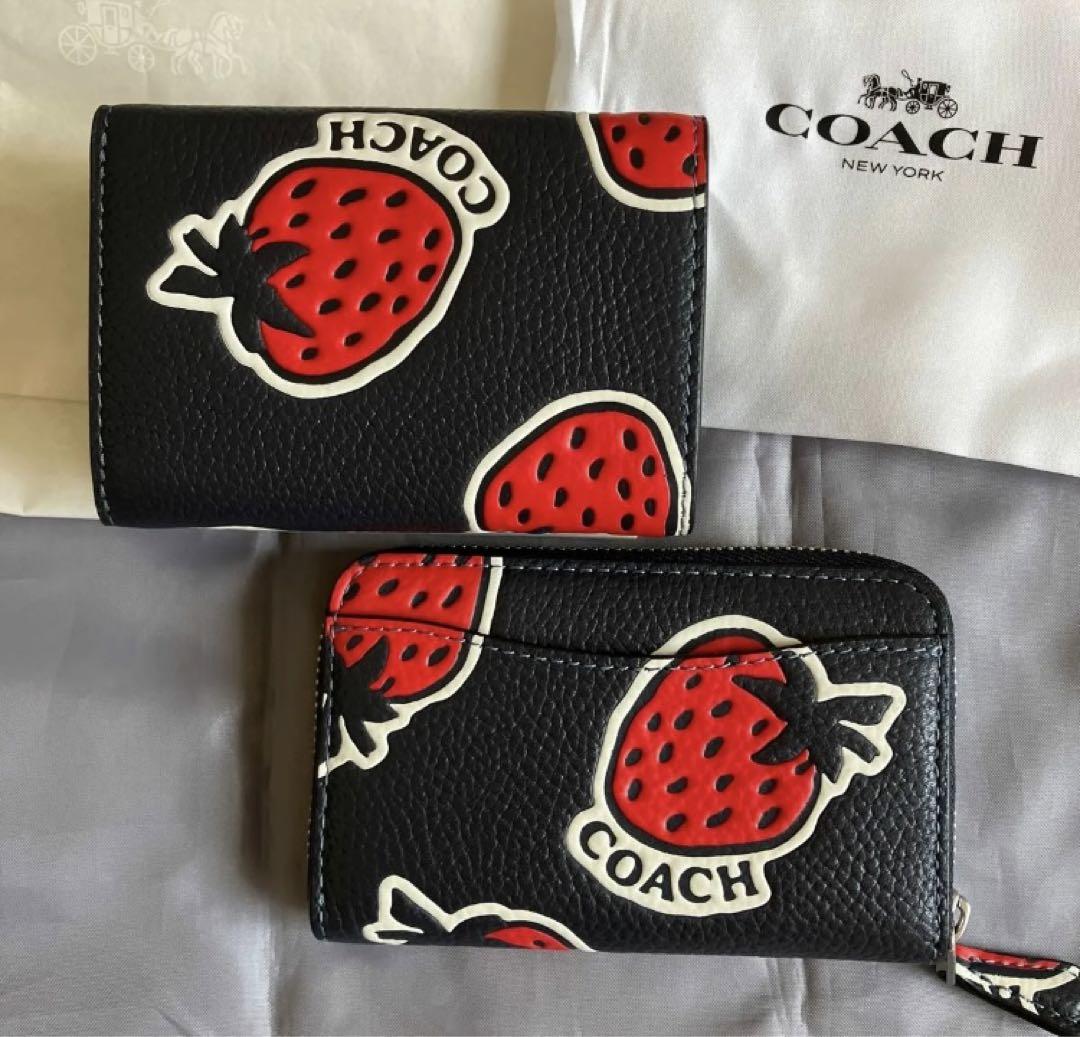 001　COACH イチゴ柄 三つ折り財布