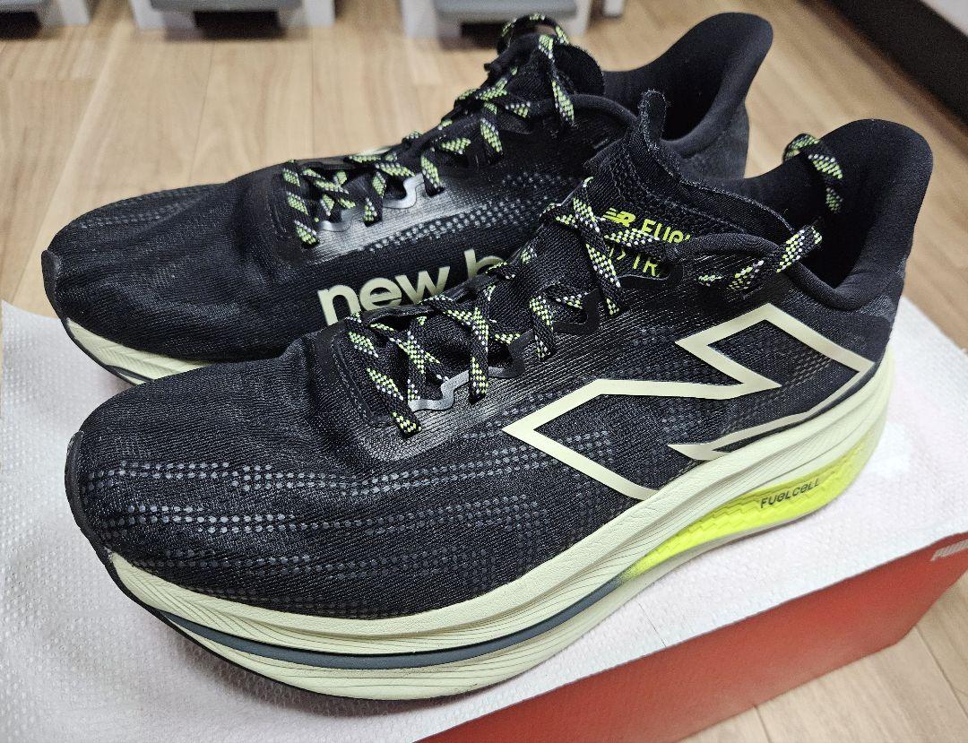 人気新品 美品) フューエルセル センチ 27.5 スーパーコンプトレーナーV2 スパイク・シューズ