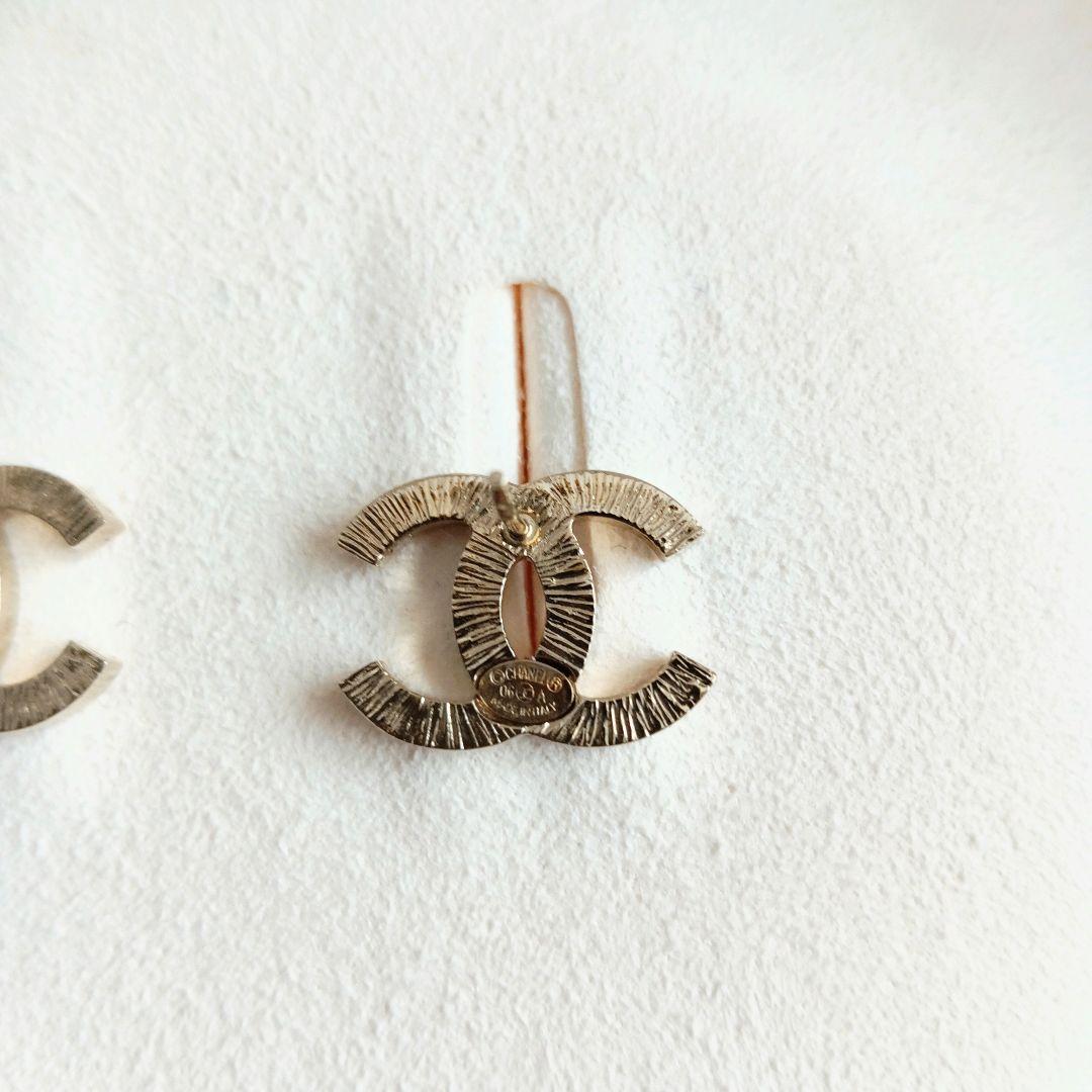 CHANEL CCロゴ ヴィンテージピアス ゴールド / ピンク(両耳用)