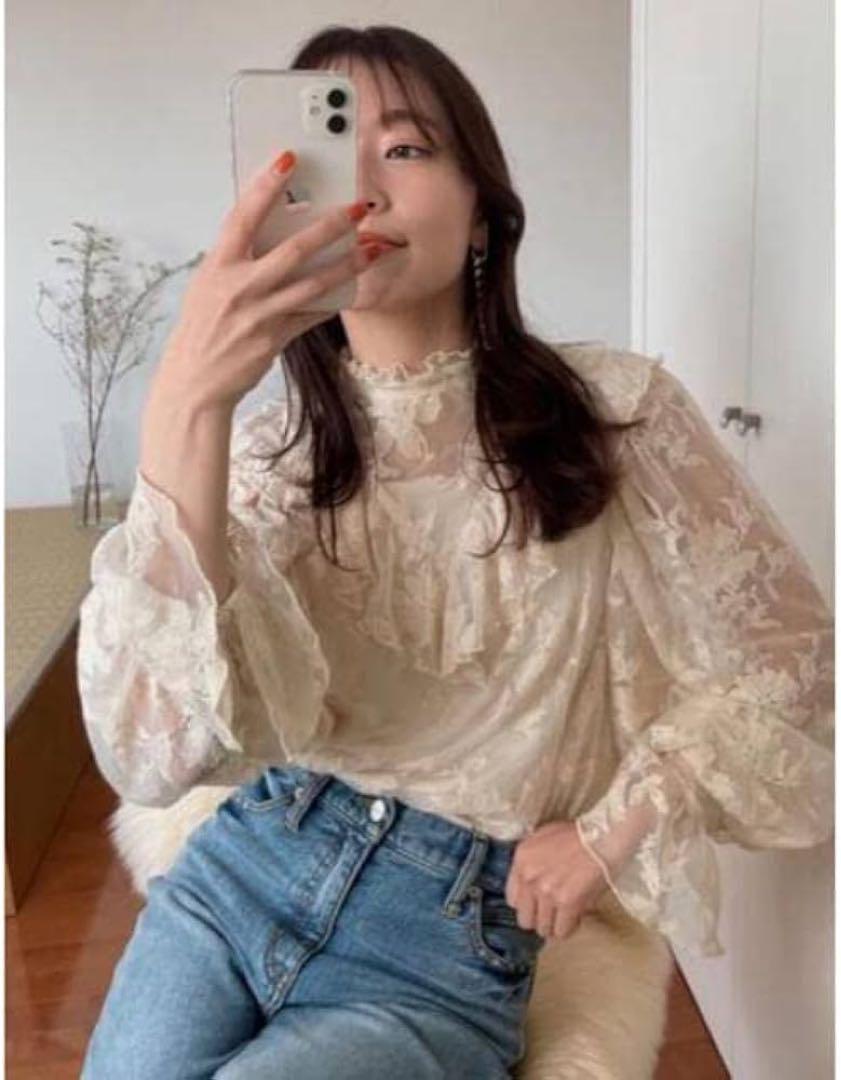 BLOUSE