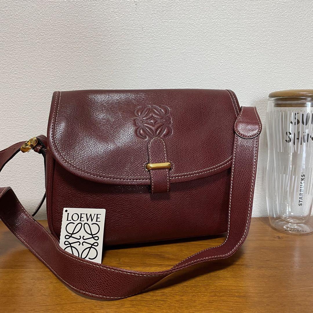 美品》LOEWE(ロエベ)レザー ショルダーバッグ ボルドー 美品》LOEWE(ロエベ)レザー ショルダーバッグ ボルドー