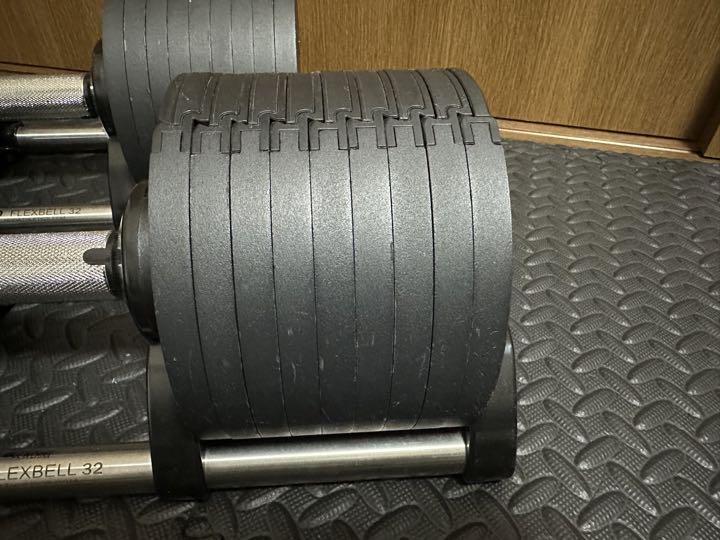 (1/2)Flexbell 可変ダンベル32kg×2個 4kg刻み トレーニング用品 (1/2)Flexbell 可変ダンベル32kg×2個 4kg刻み トレーニング用品