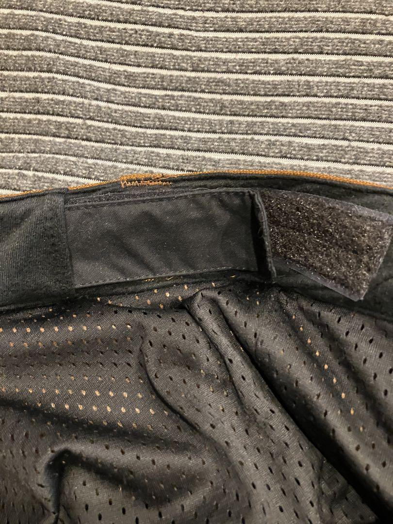 美品　VOLCOM ボルコム　スノーボードウェア　XS パンツ