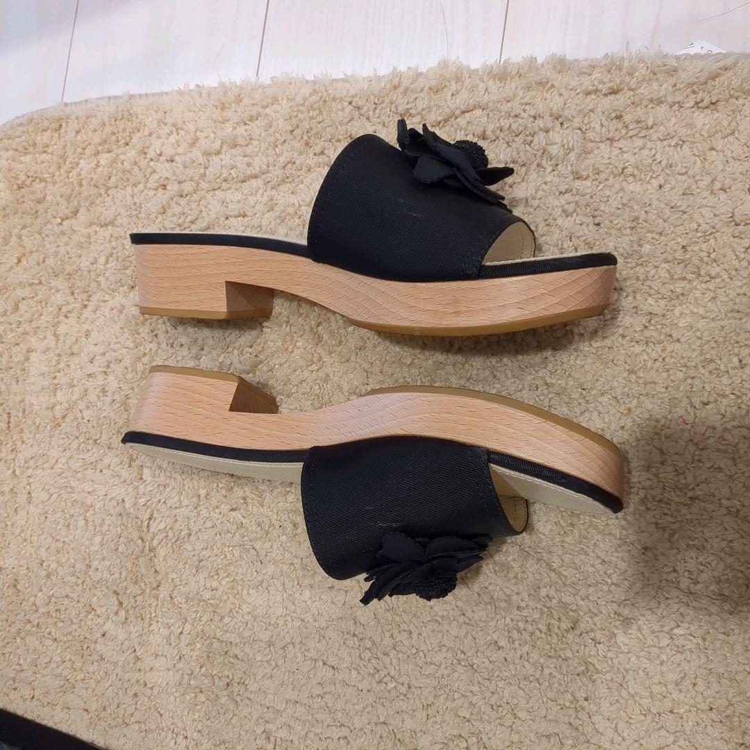 サンダル - シャイニー ラムスキン、ベージュ — ファッション