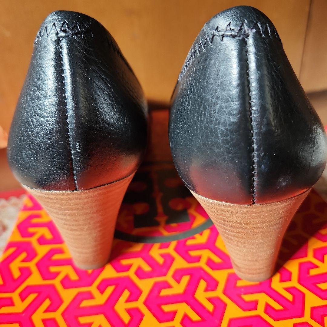 【美品激安】定番Tory Burch 黒パンプス ゴールド8Mサイズ(25cm)