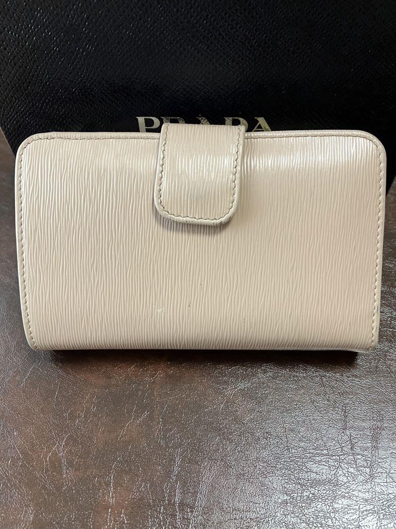 PRADA VITELLO MOVE 二つ折り財布 ピンクベージュ 1ML225