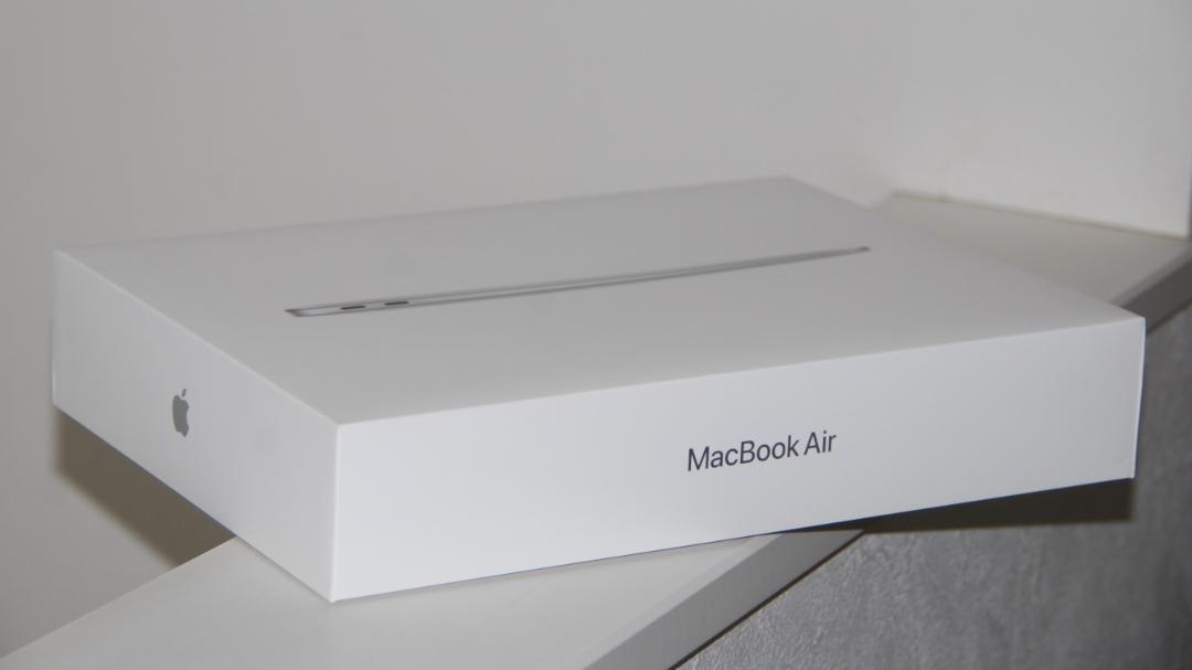 MacBook Air M1 2020 13インチ / 256GB / 8GB