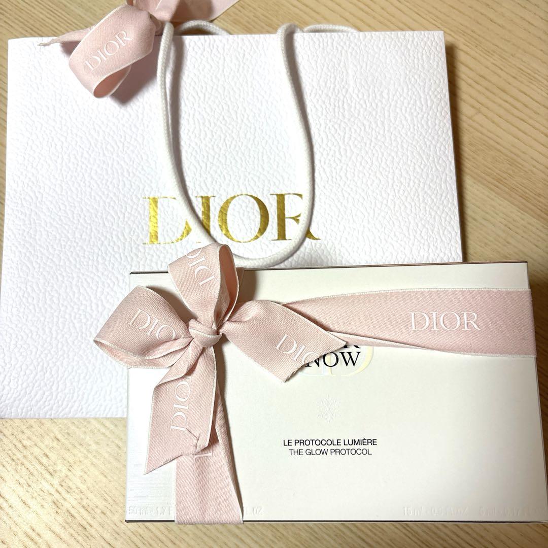 新品未使用 DIOR ディオール スノー エッセンス コフレ (限定品) 値下げ期間中!!Dior スノーエッセンスコフレ(限定品)