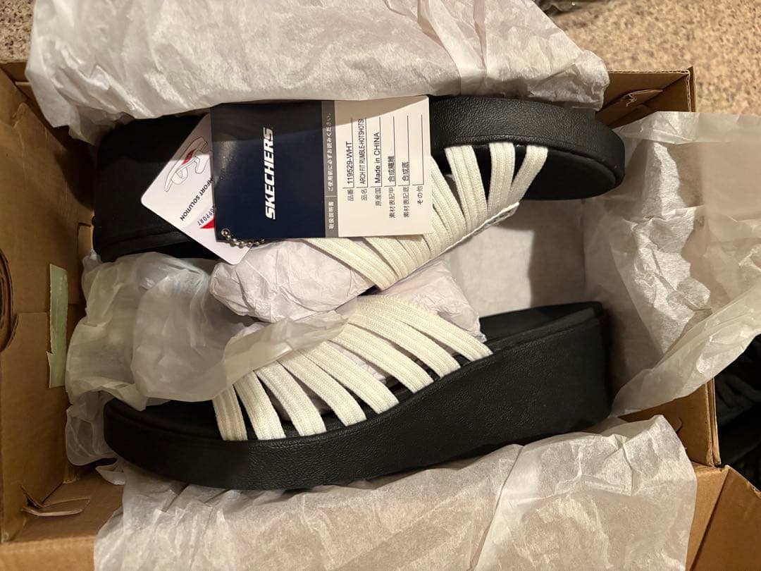 スケッチャーズ　サンダル