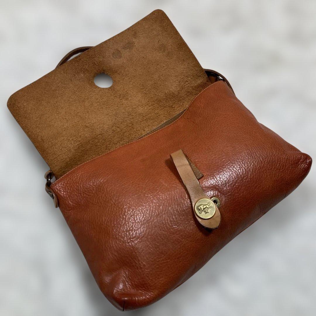 美品 イルビゾンテ ショルダーバッグ 斜め掛け可 2way ロゴ型押し 茶色 美品 イルビゾンテ ショルダーバッグ 斜め掛け可 2way ロゴ型押し 茶色