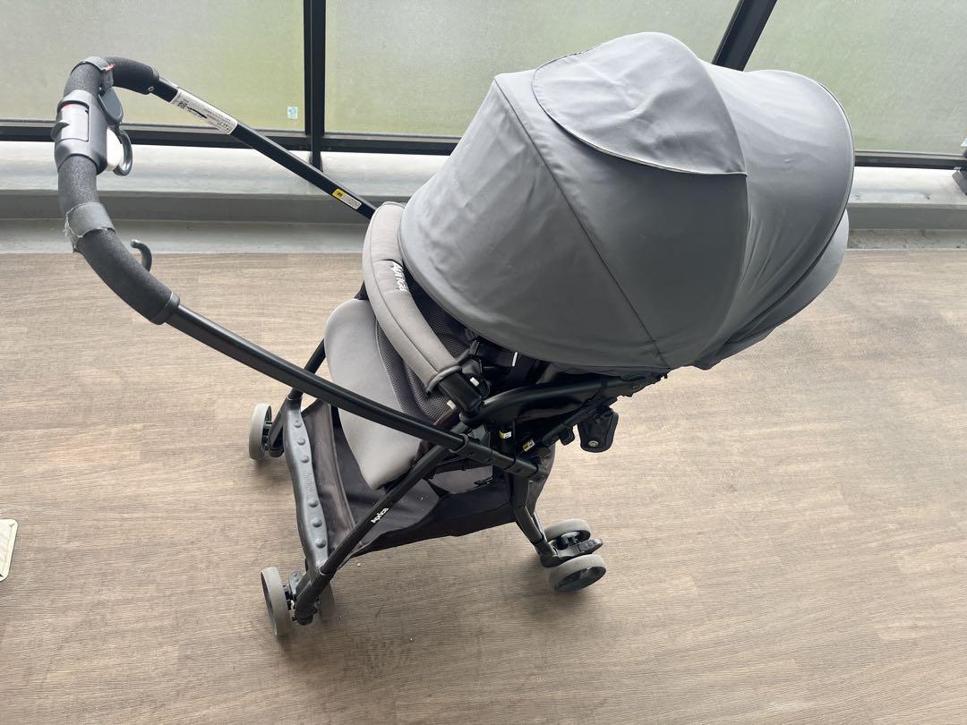 【美品】アップリカ カルーンエアー 軽量 両対面式