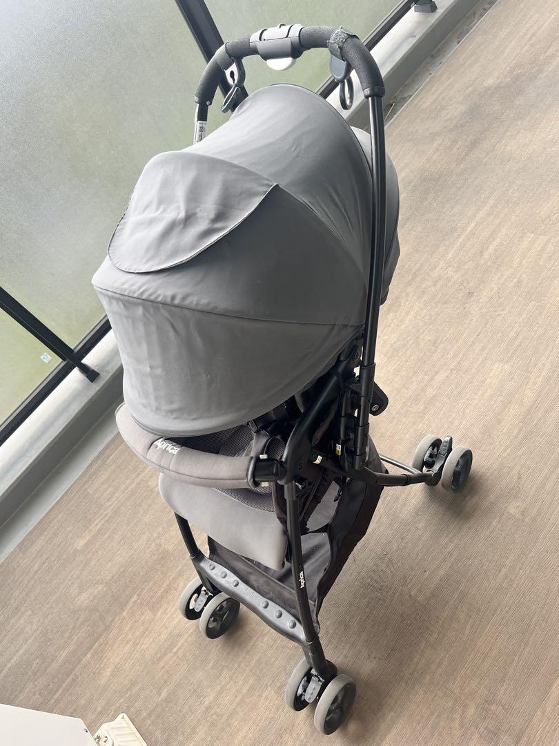 【美品】アップリカ カルーンエアー 軽量 両対面式