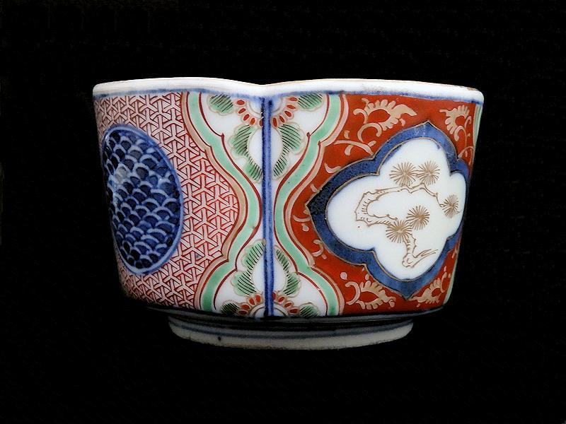 大聖寺伊万里 松に青海波の図 大振向付 N280AS-BTy VsCOw-m90718369683 金襴手 窓絵 超特価
